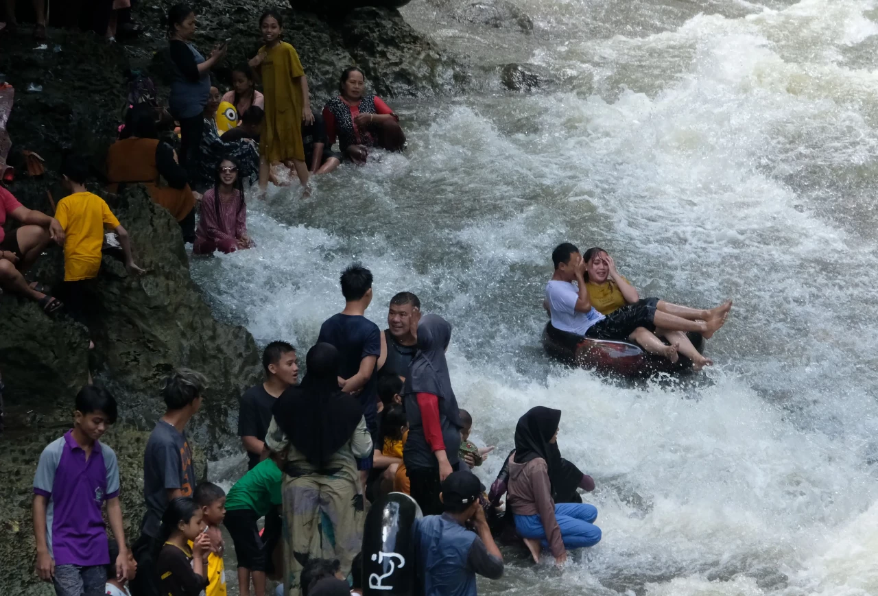Keseruan Bermain Air...