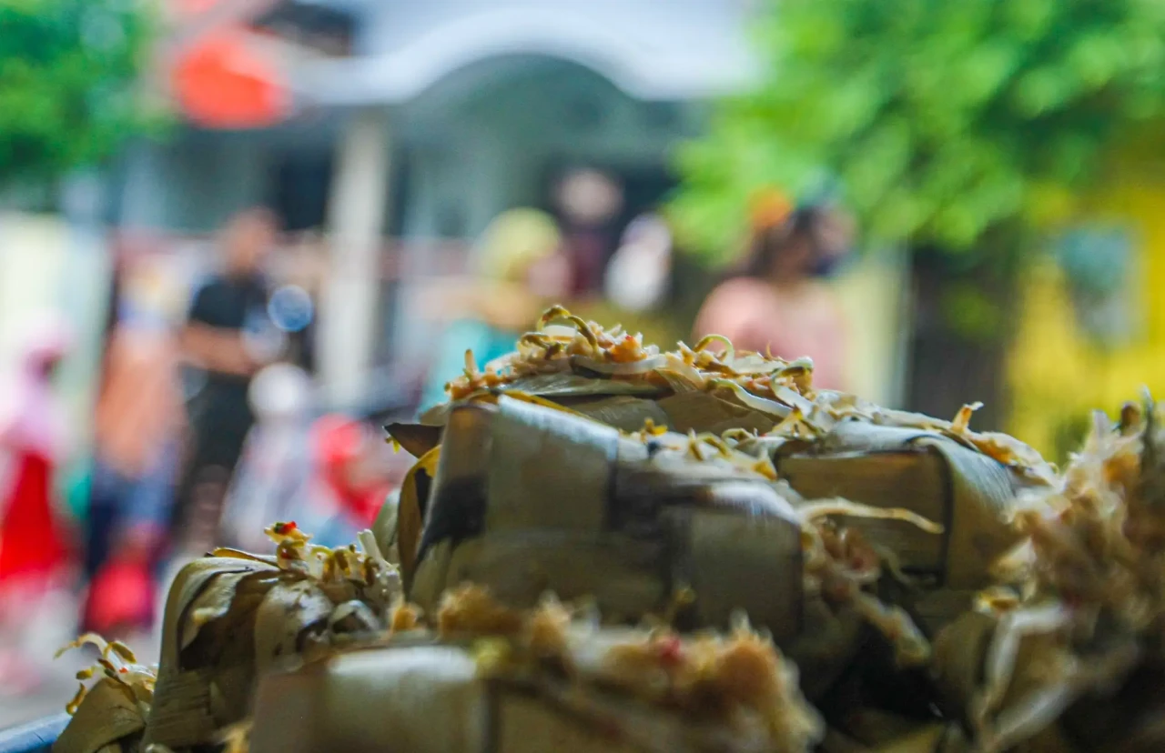 Tradisi Kupat Jembut...