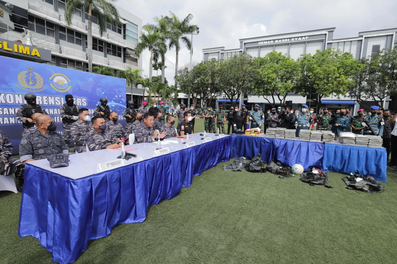 TNI AL Gagalkan Penyelundupan...