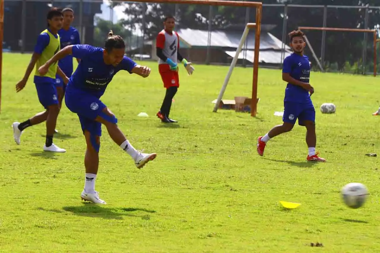 Latihan Arema FC Jelang...