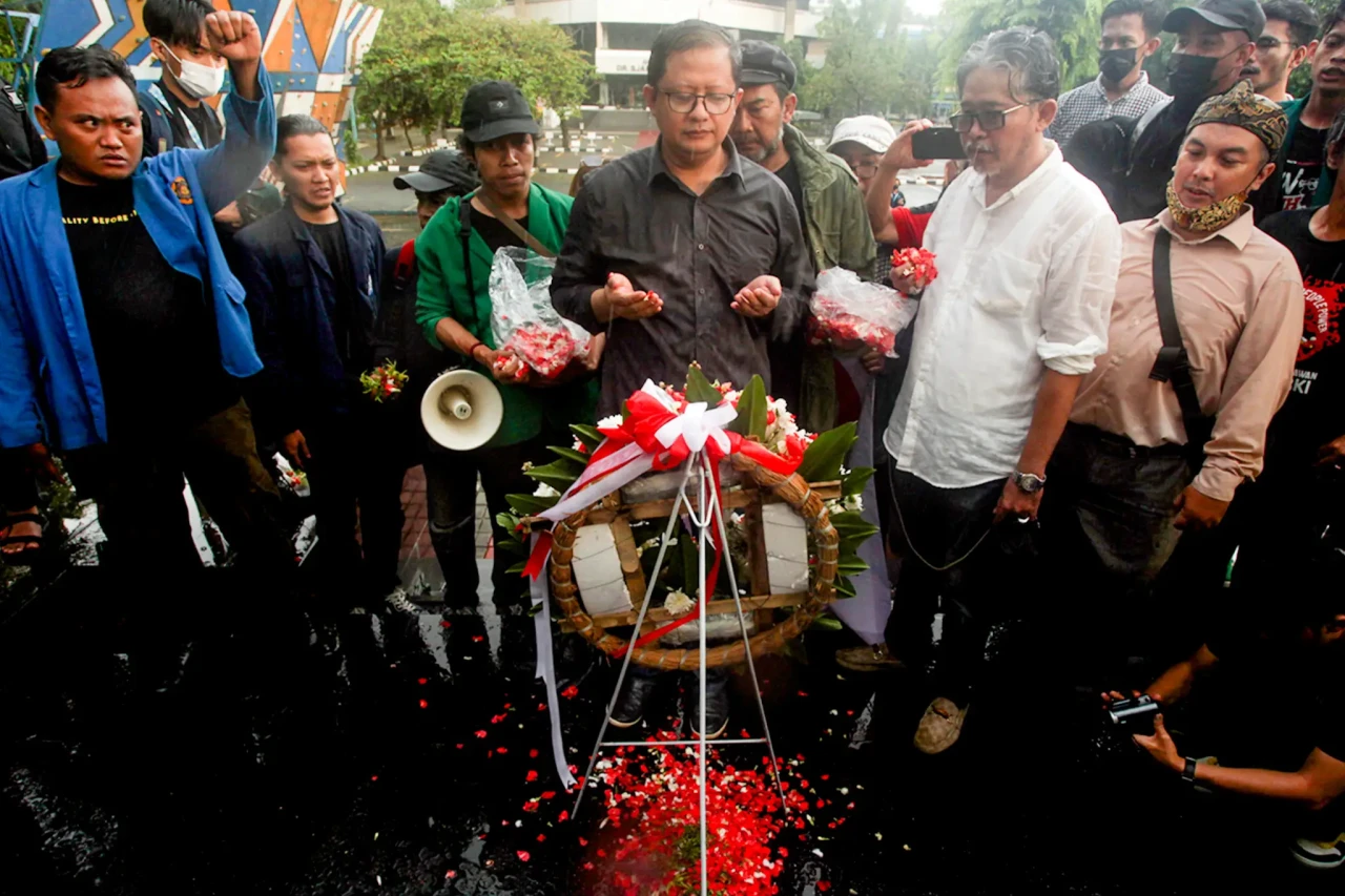 Mahasiswa Desak Pemerintah...