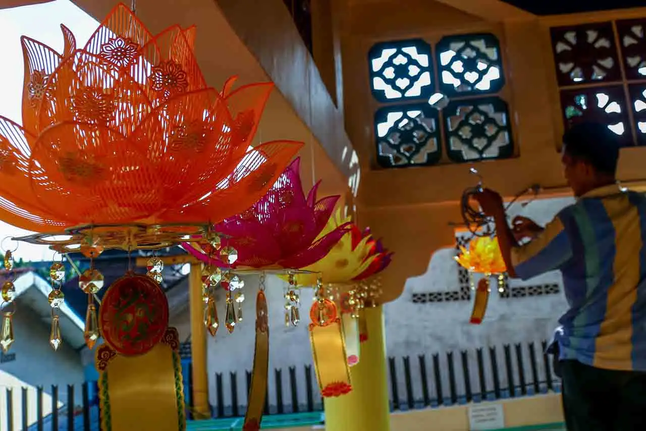 Persiapan Waisak, Lampion...