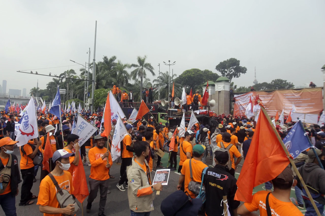 Peringati May Day, Ribuan...