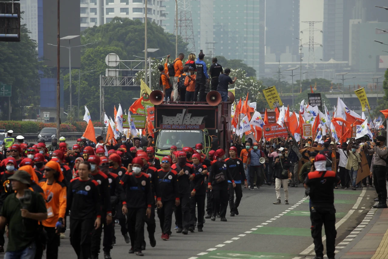 Peringati May Day, Ribuan...