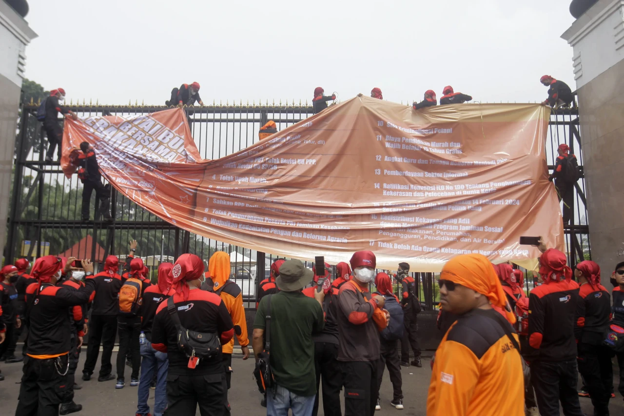 Peringati May Day, Ribuan...