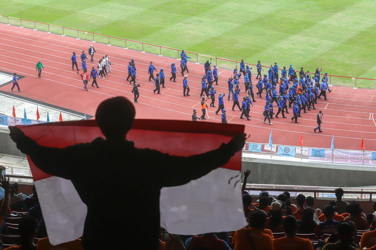 Lautan Buruh Ikuti May...