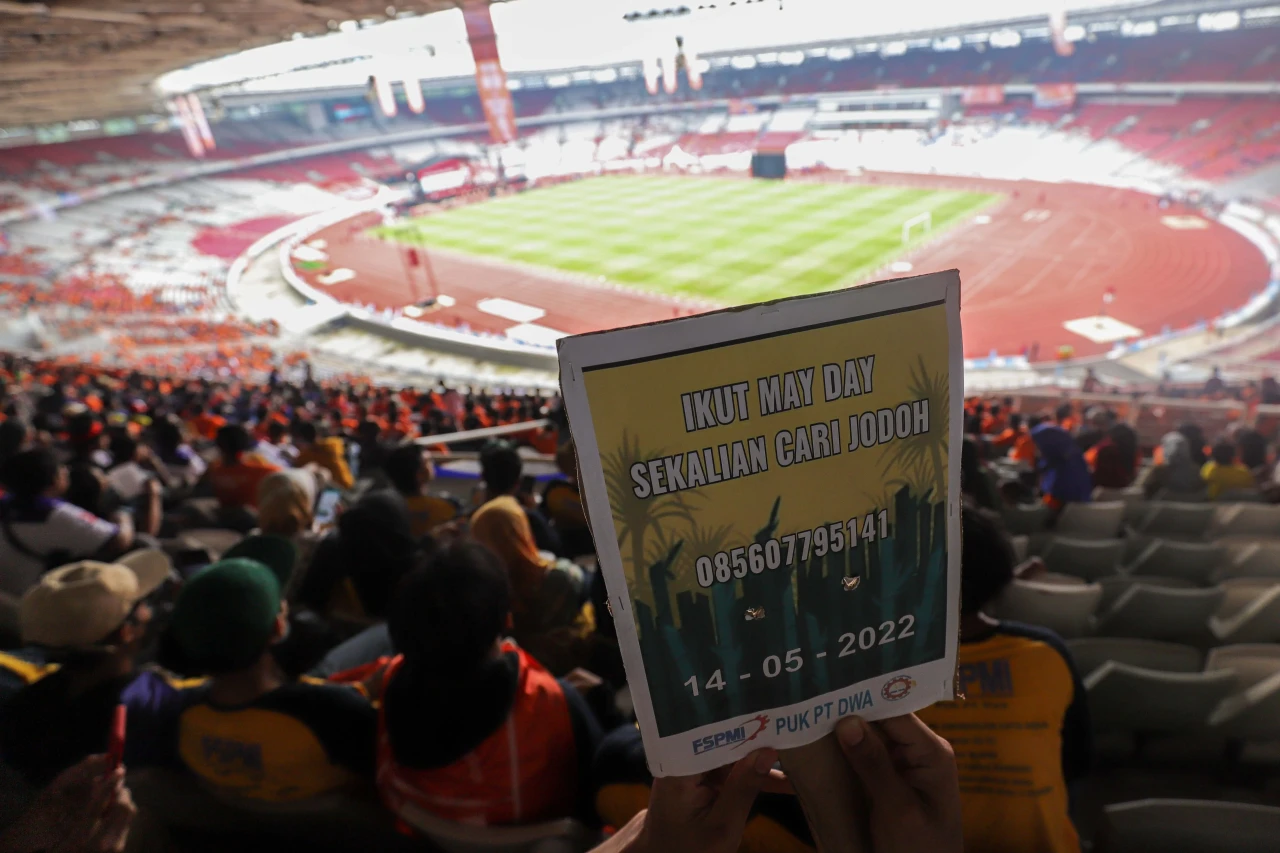 Lautan Buruh Ikuti May...