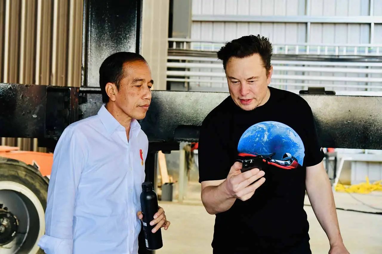 Begini Gaya Santai Elon...