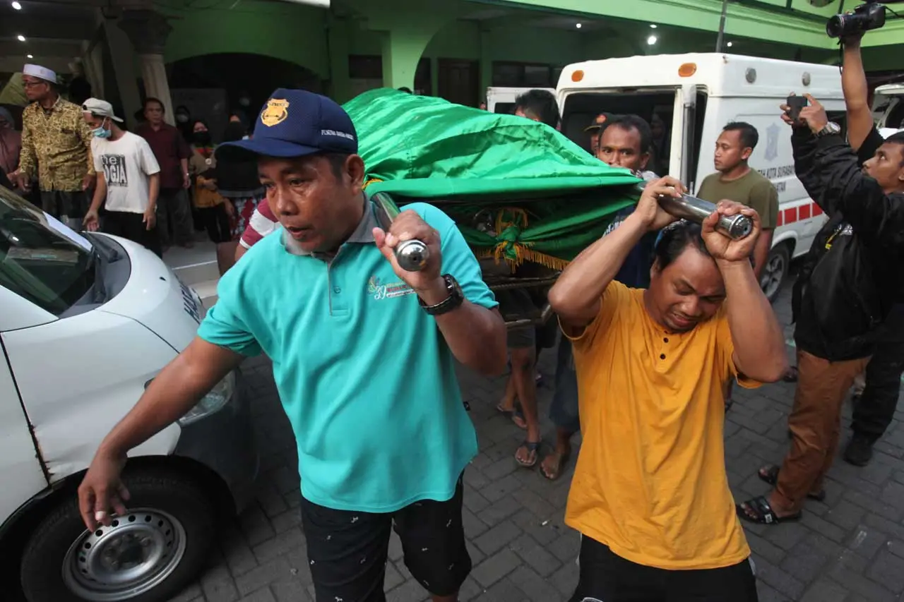 Pemakaman Korban Kecelakaan...