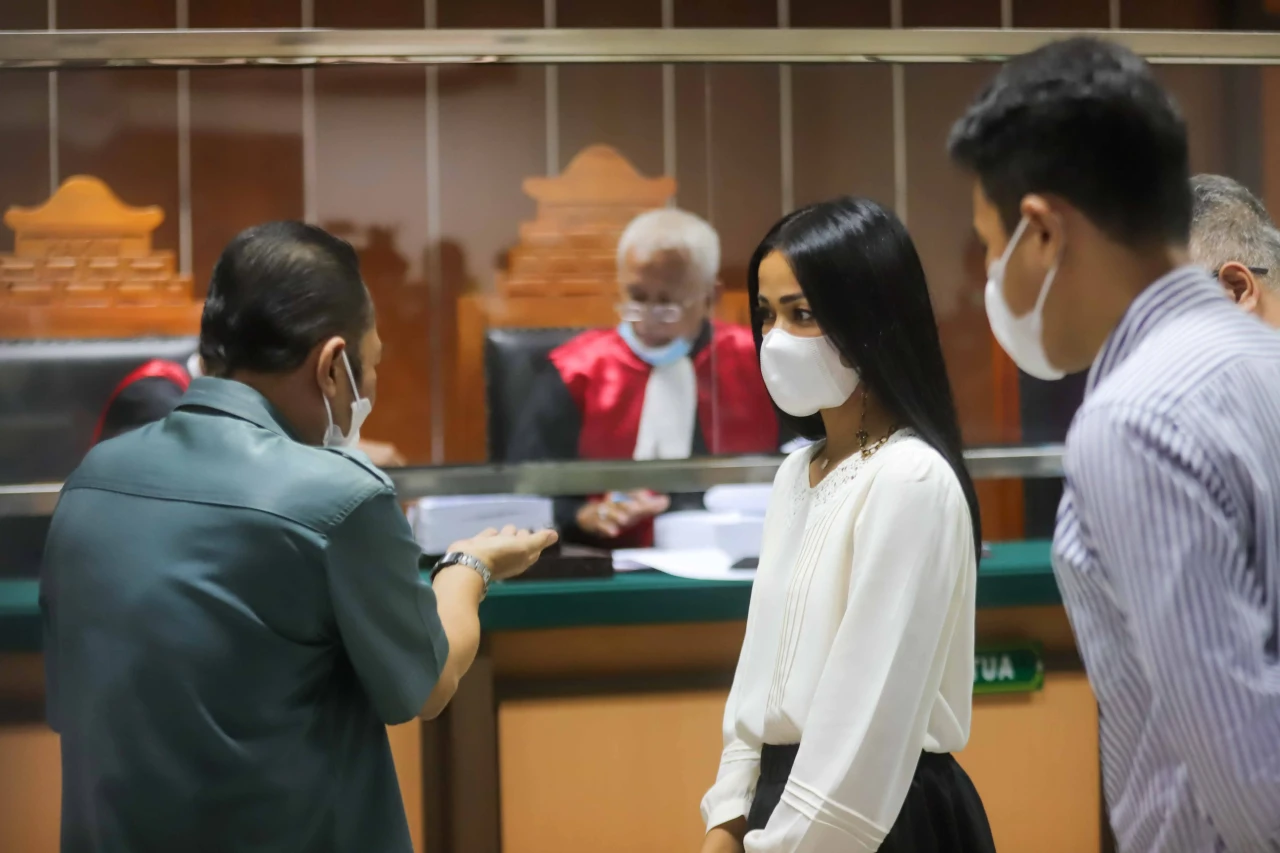 Nirina Zubir Bersaksi...