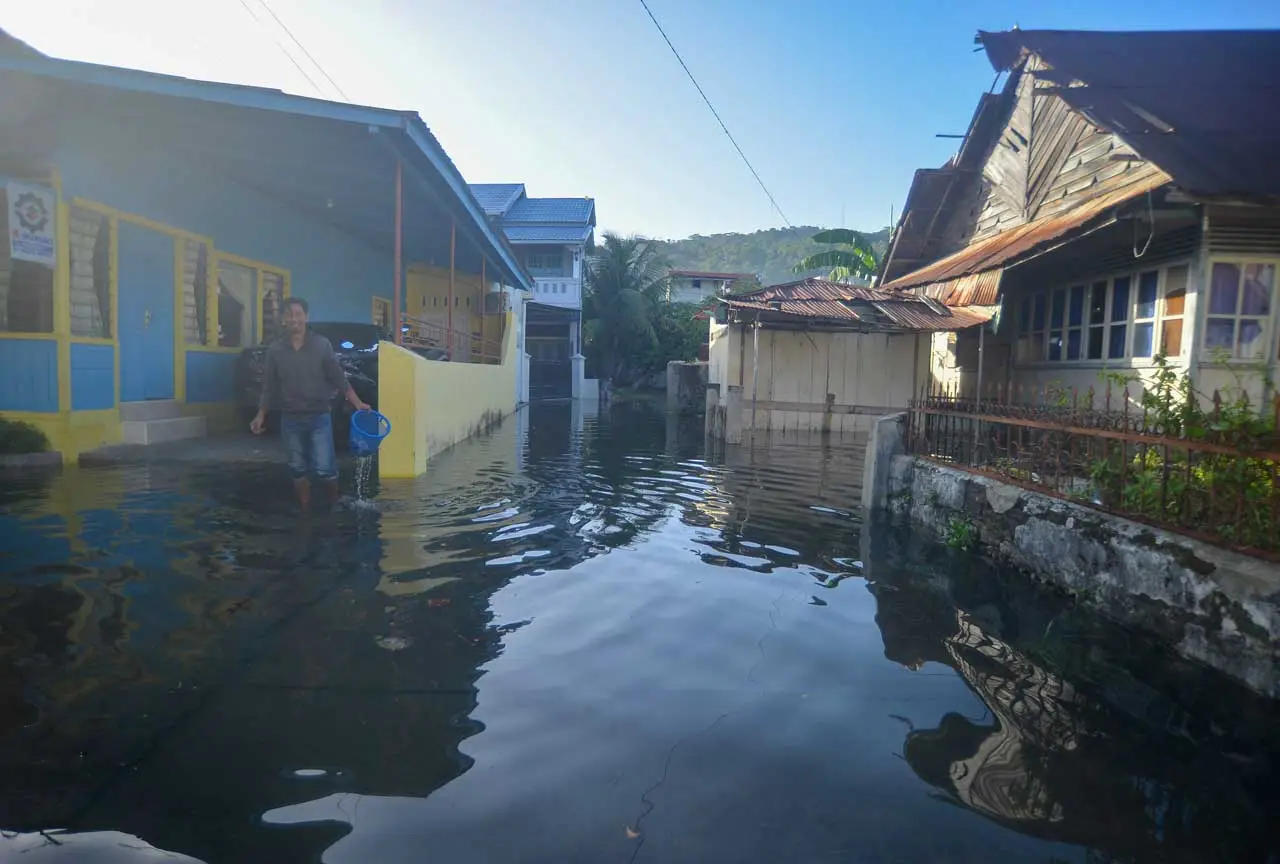 Banjir Rob Genangi Permukiman...