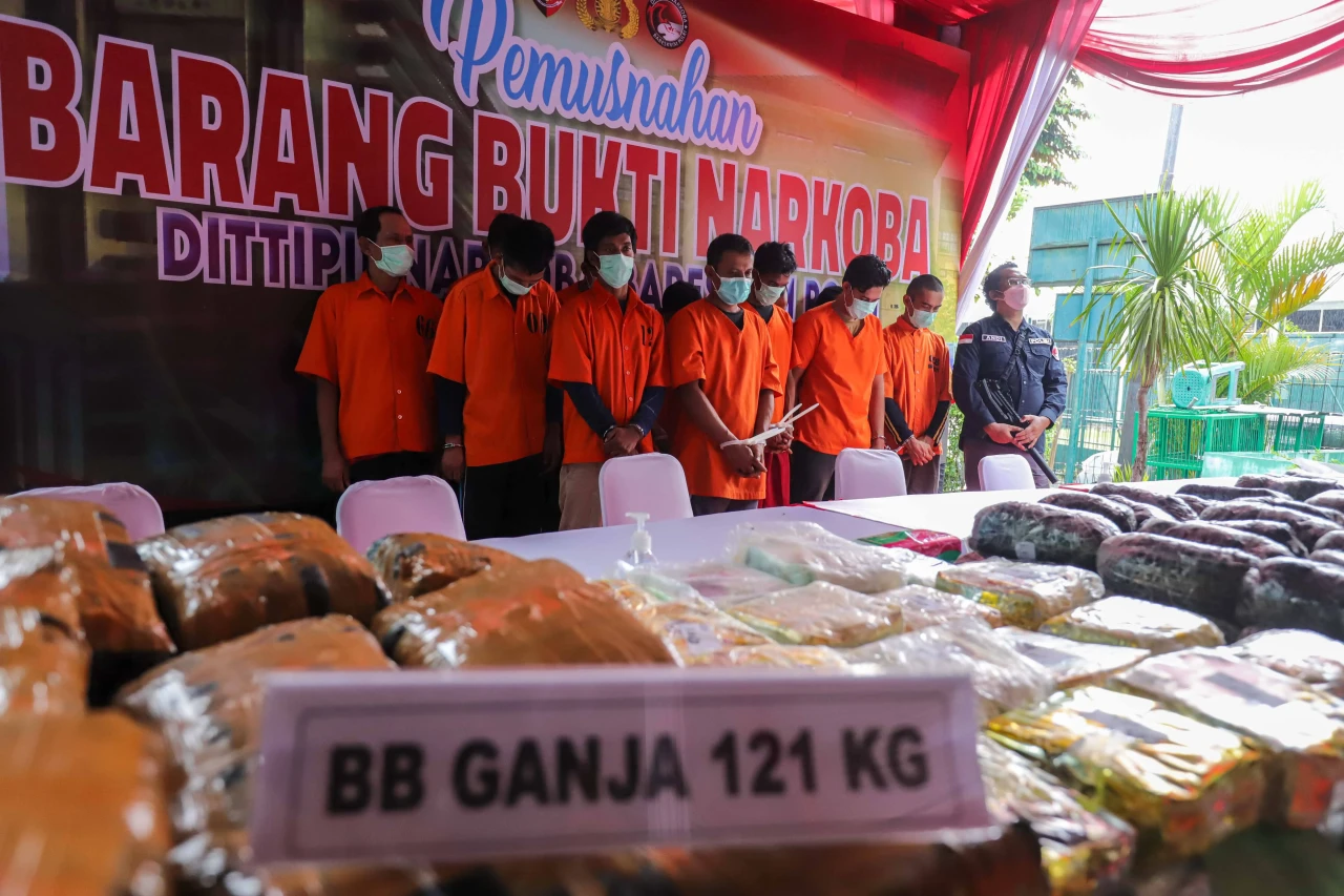 Bareskrim Polri Musnahkan...