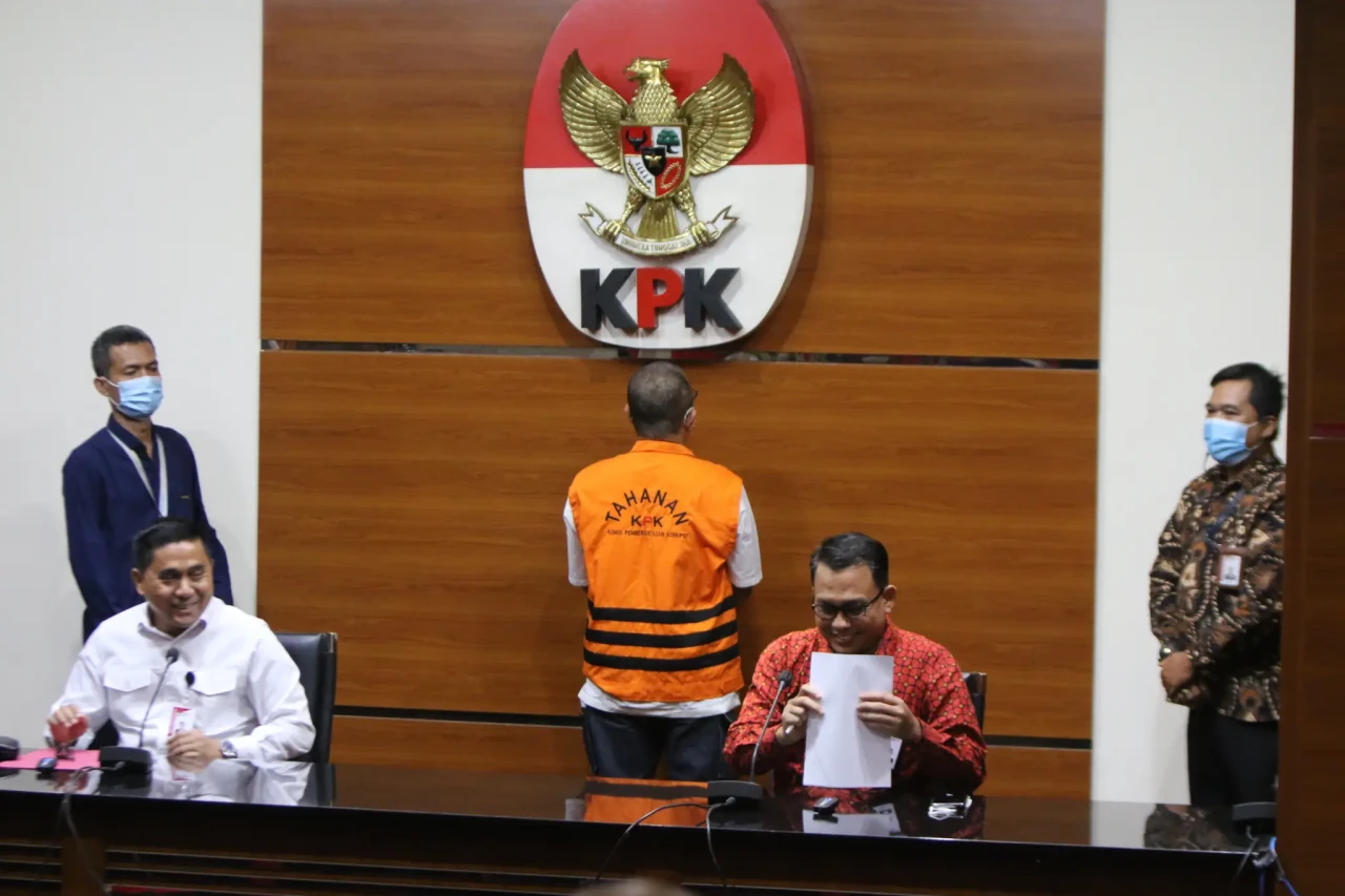 KPK Tahan Eks Dirjen...