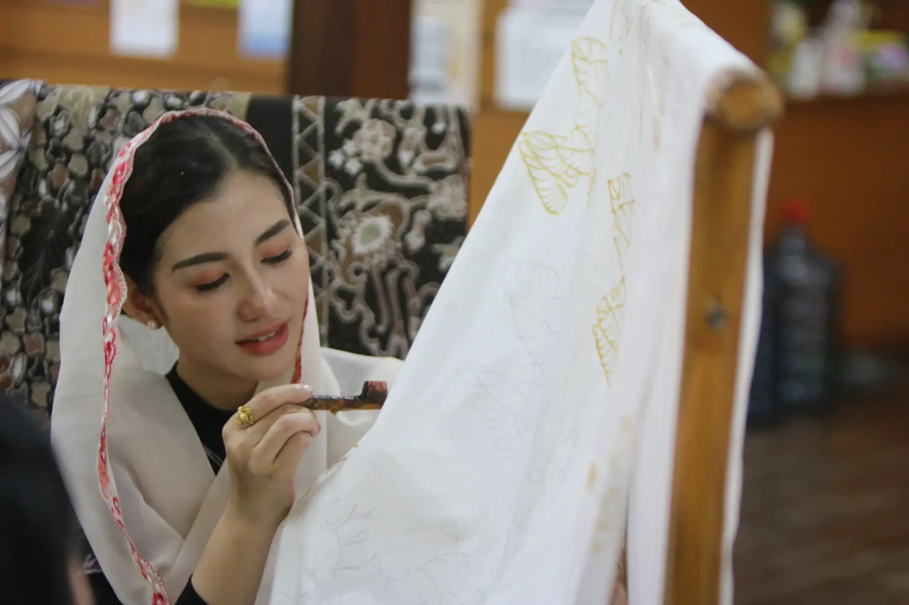 Pesona Istri Bupati...