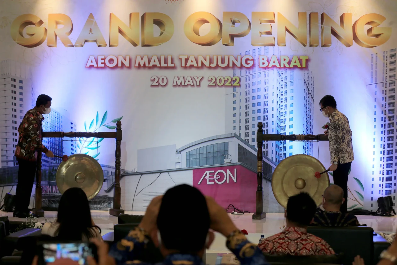 AEON Mall Tanjung Barat...