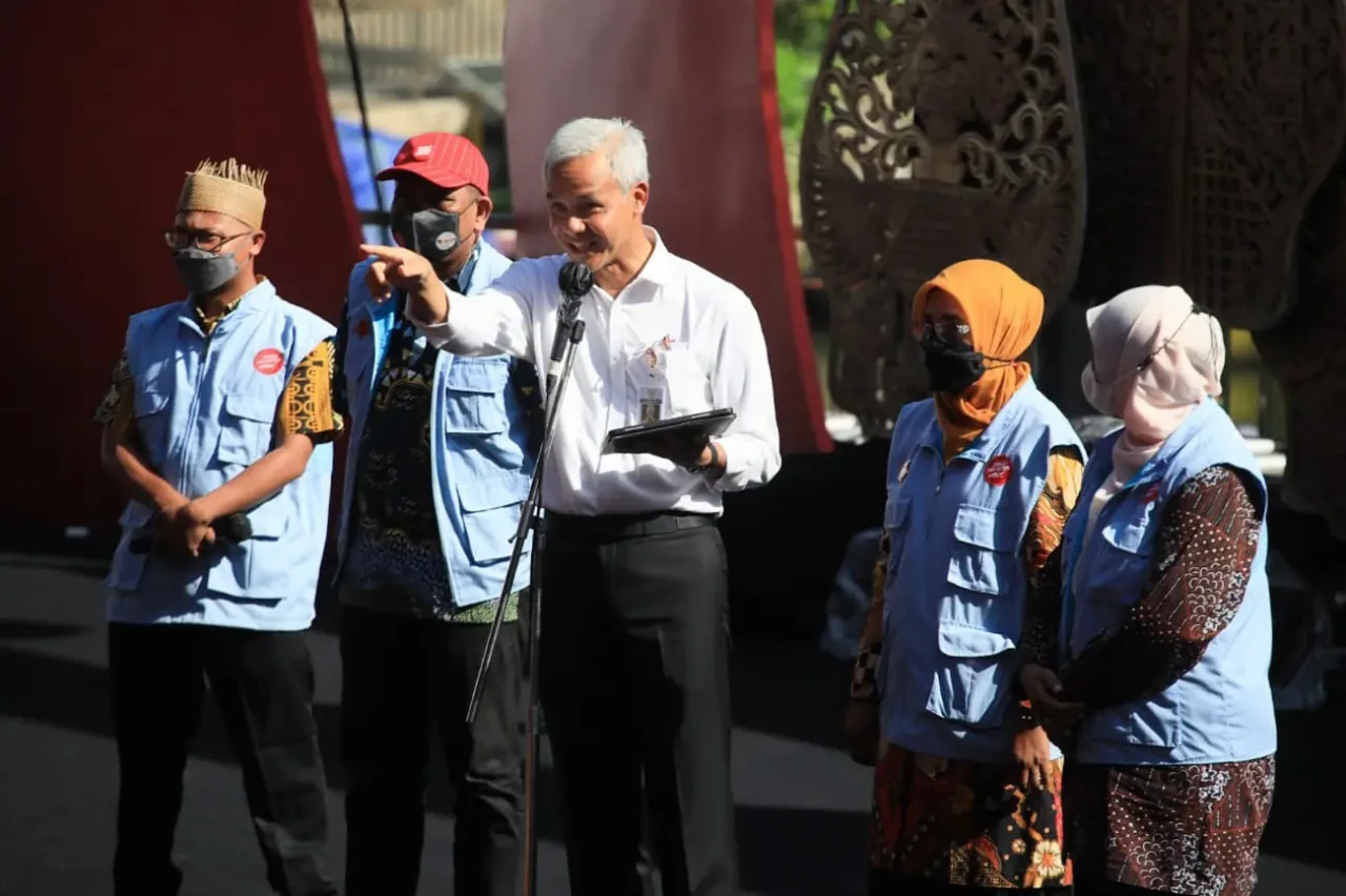 Ganjar Pranowo Hadiri...