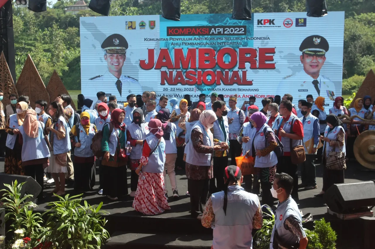 Ganjar Pranowo Hadiri...