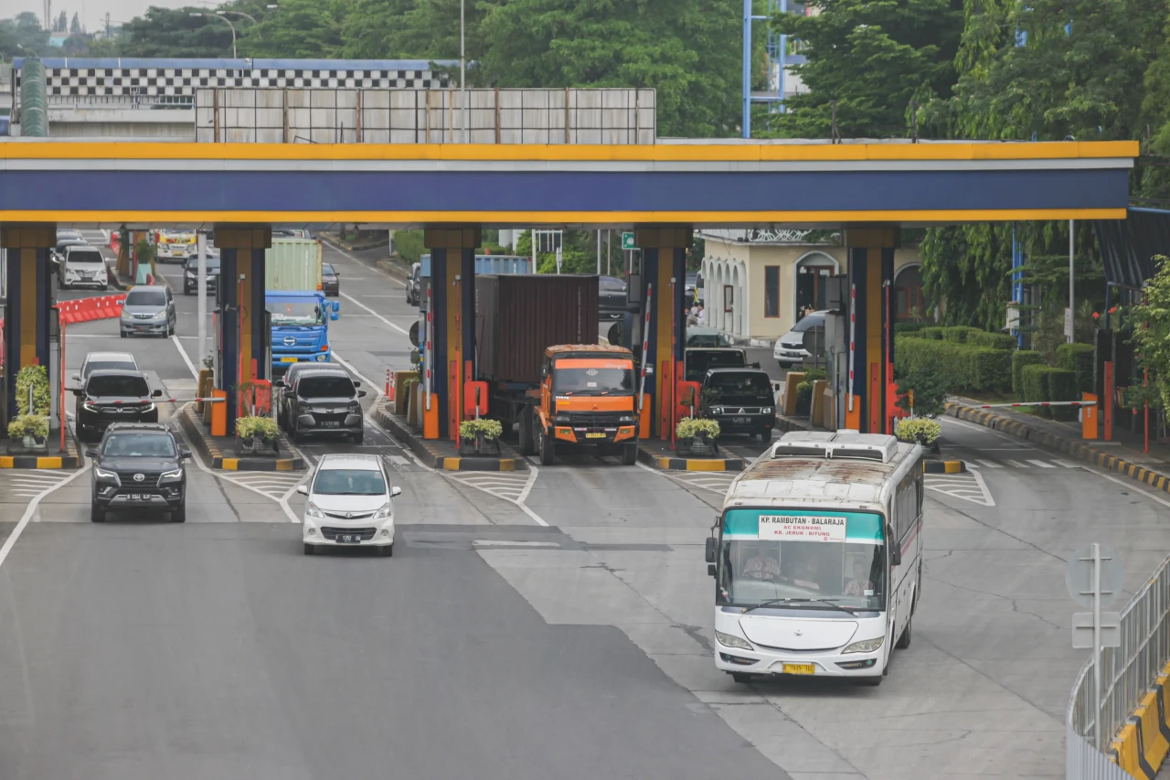 Bayar Tol Tanpa Henti...
