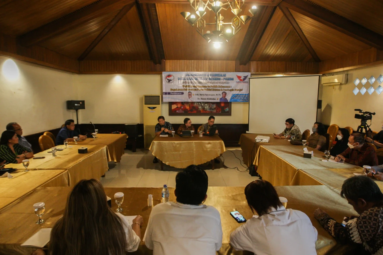 Seminar Politik dan...