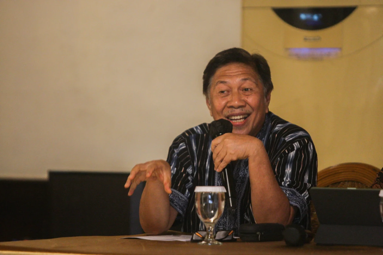 Seminar Politik dan...