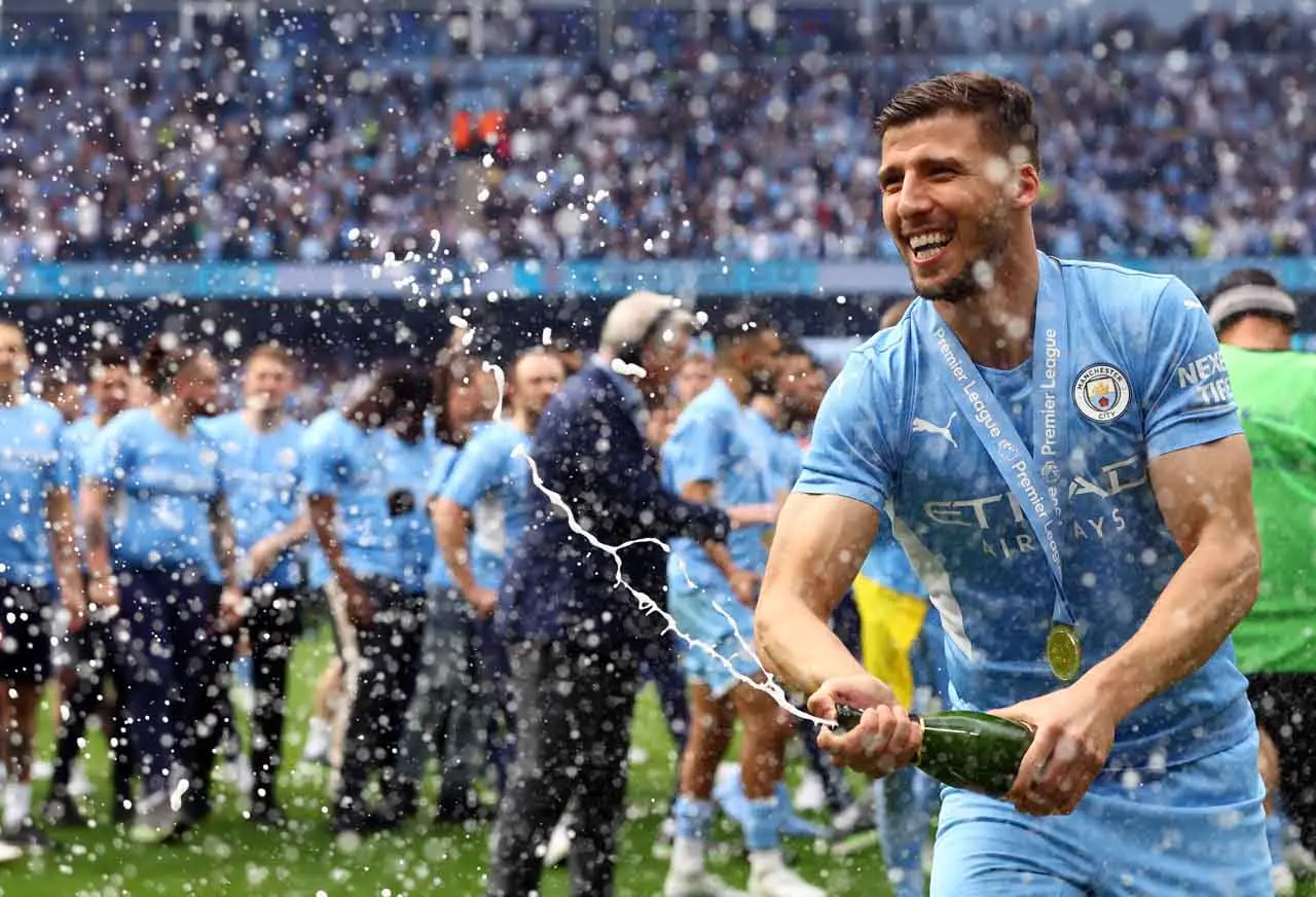 Manchester City Raih...