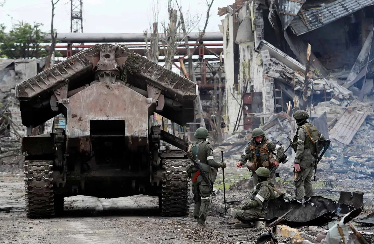Kuasai Mariupol, Pasukan...