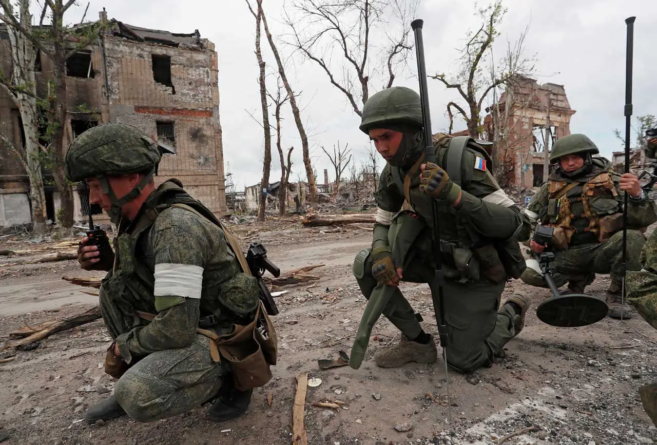 Kuasai Mariupol, Pasukan...