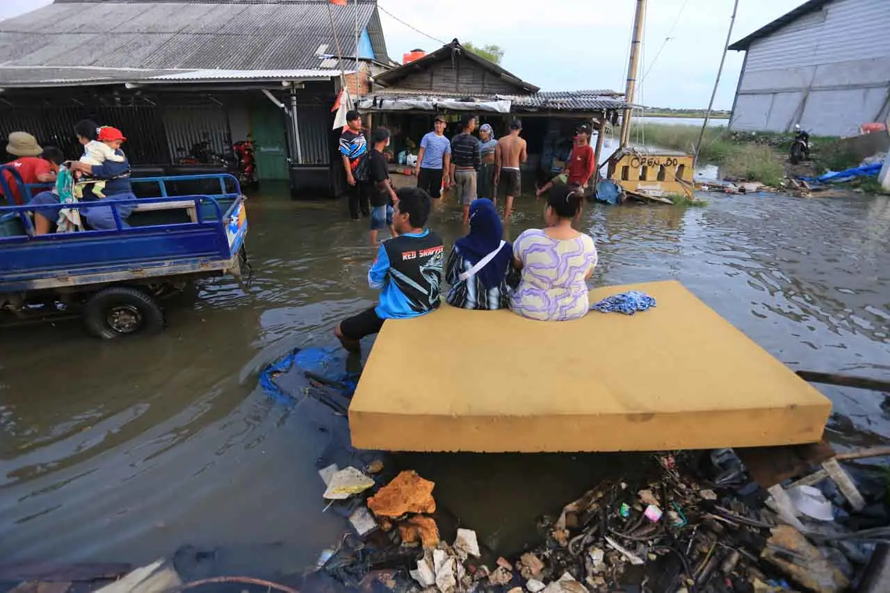 Puluhan Rumah Warga...