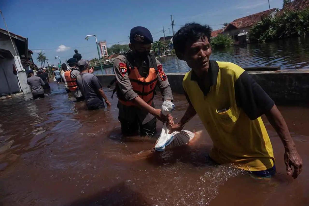 Petugas Gabungan dan...