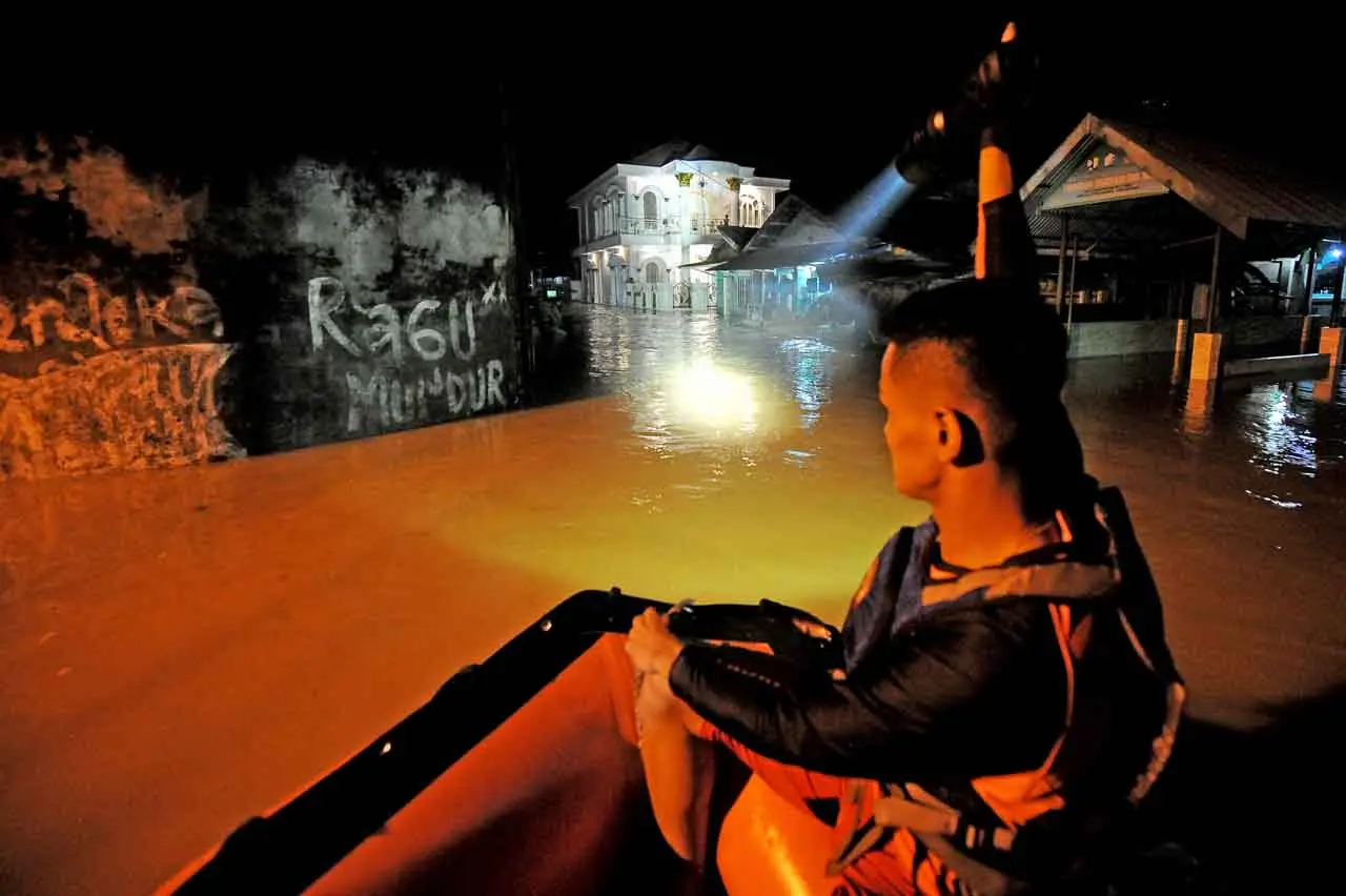Ratusan Rumah Terendam...