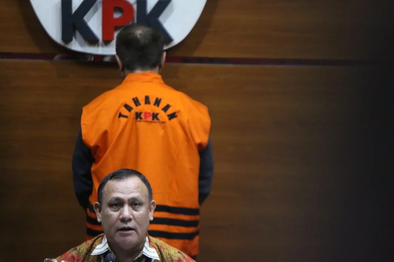 KPK Tahan Irfan Kurnia...