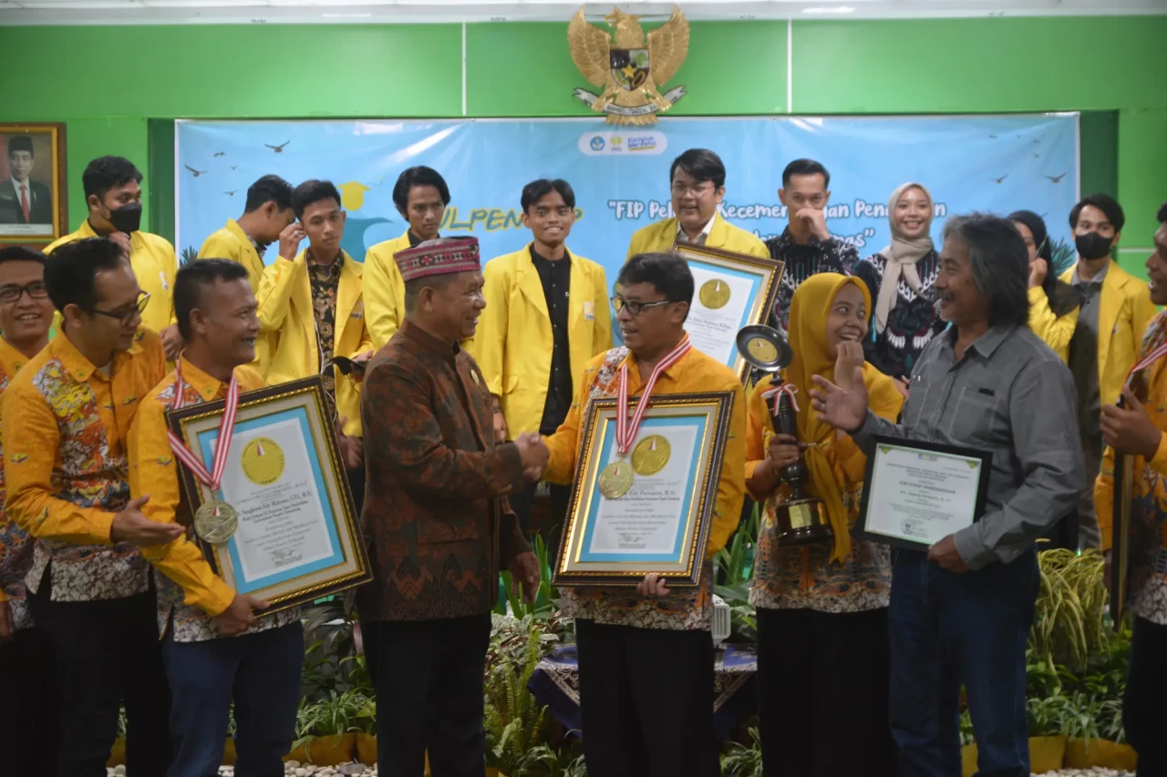 Gerakan Literasi Menulis...