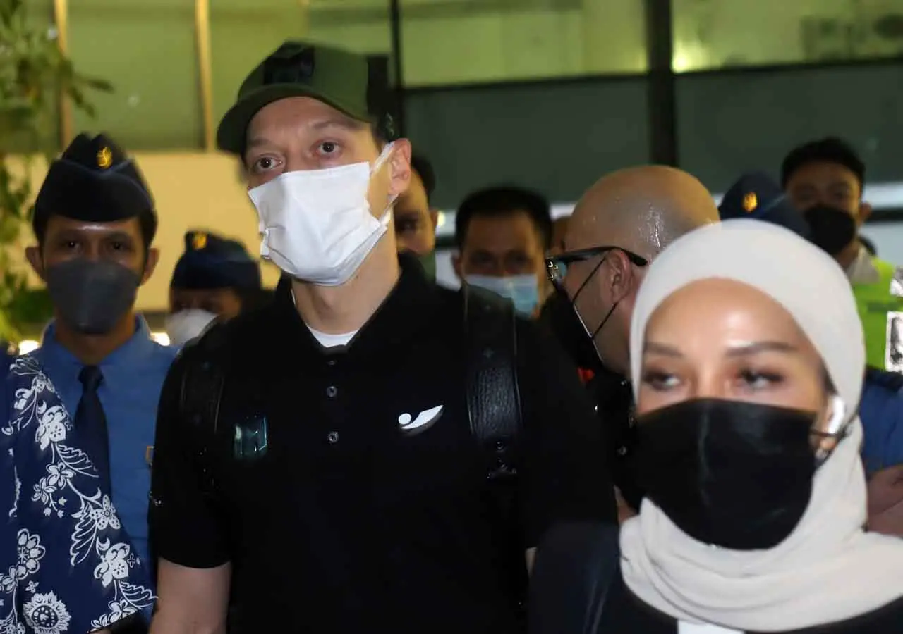 Tiba di Indonesia, Mesut...