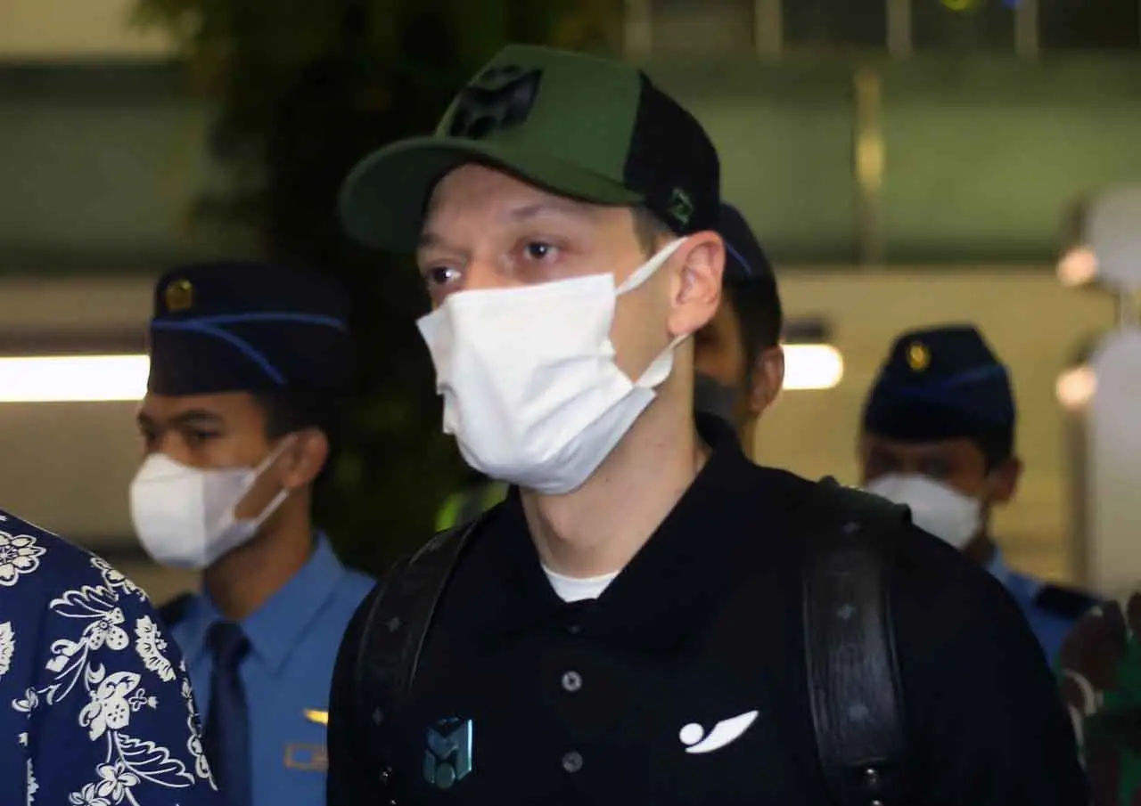 Tiba di Indonesia, Mesut...