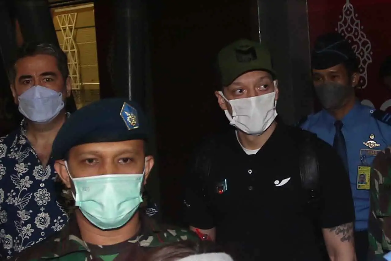 Tiba di Indonesia, Mesut...