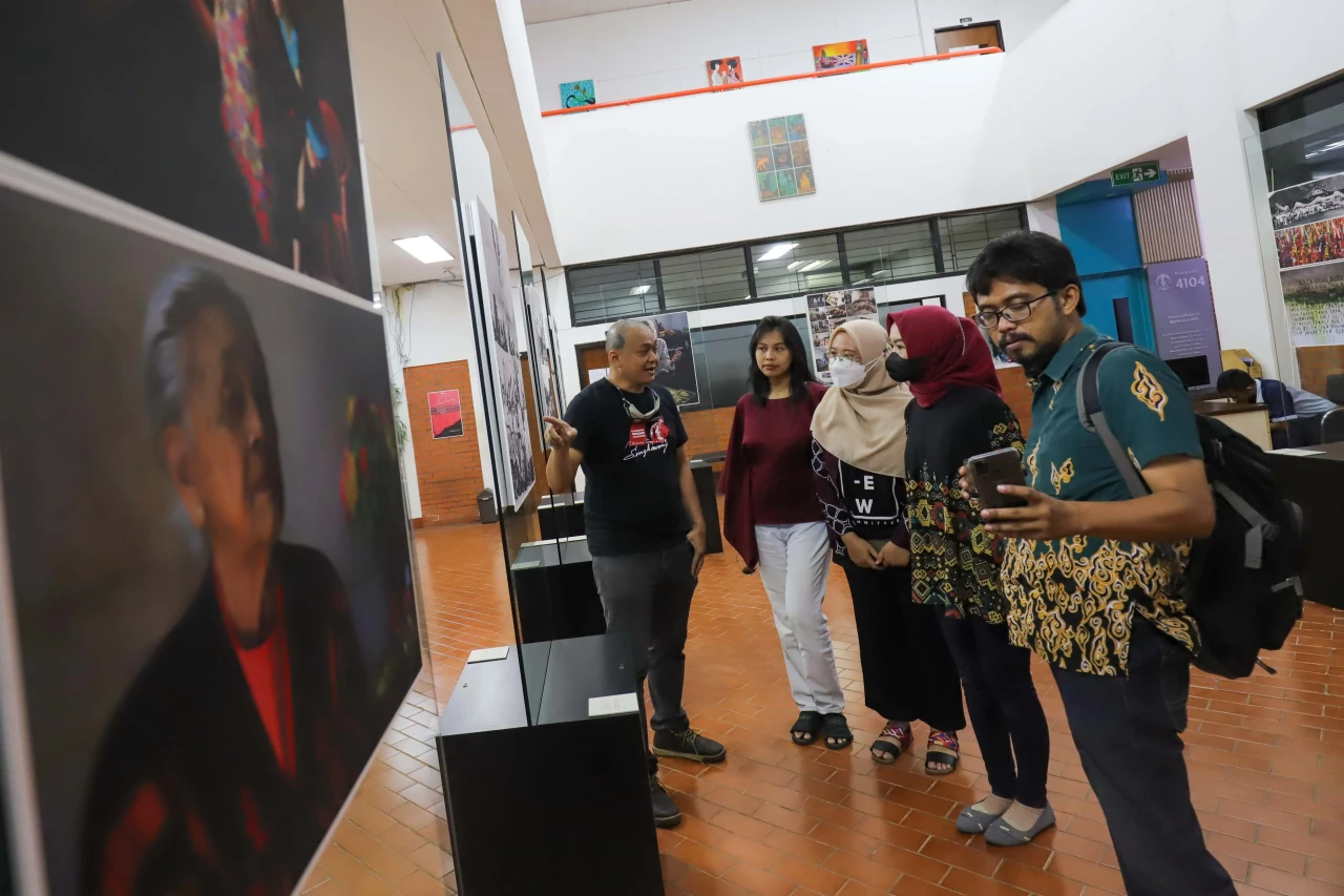 Pameran Foto Bertajuk...