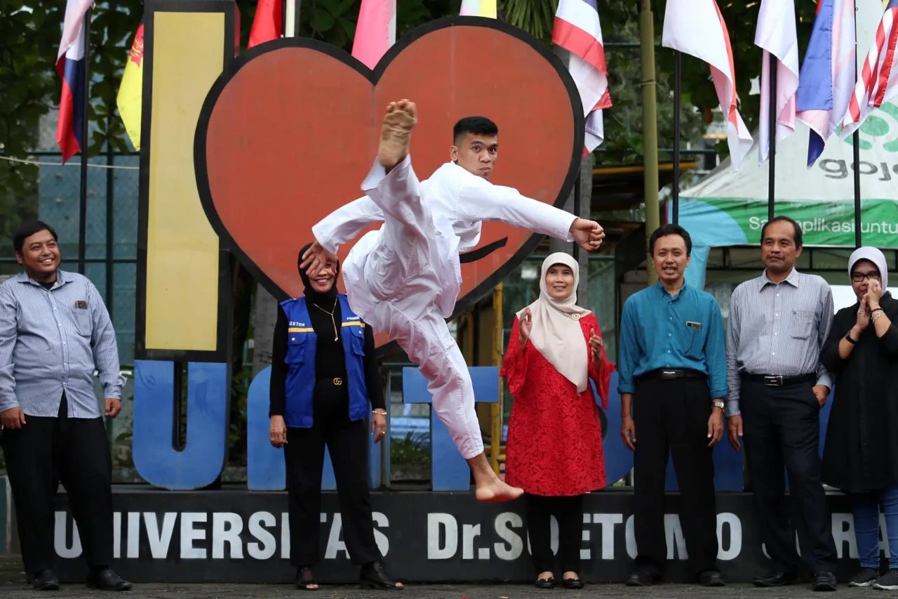 Aksi Karateka Peraih...