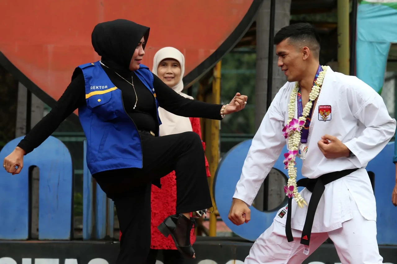 Aksi Karateka Peraih...