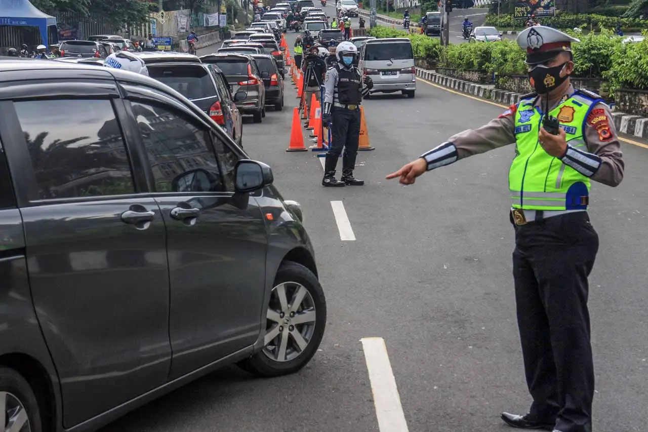 Kepadatan Jalur Puncak...