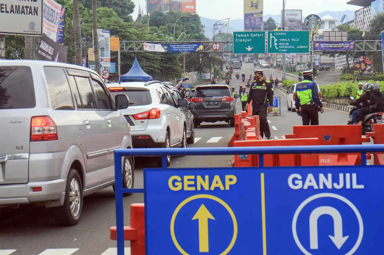 Kepadatan Jalur Puncak...