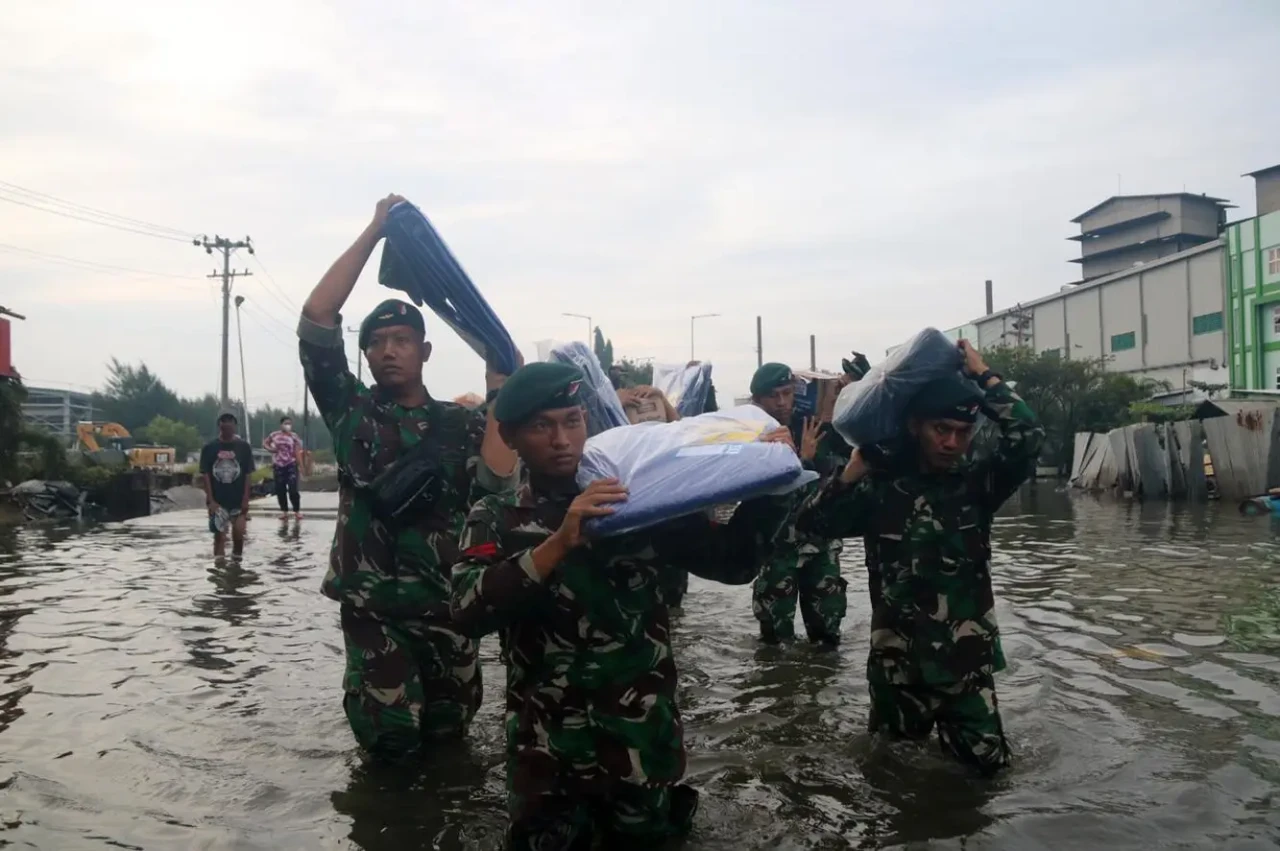 Puluhan Prajurit Banteng...