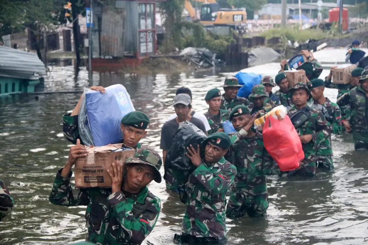 Puluhan Prajurit Banteng...