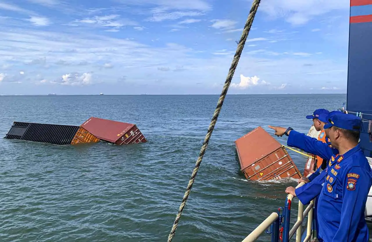 Penampakan Kapal Tongkang...