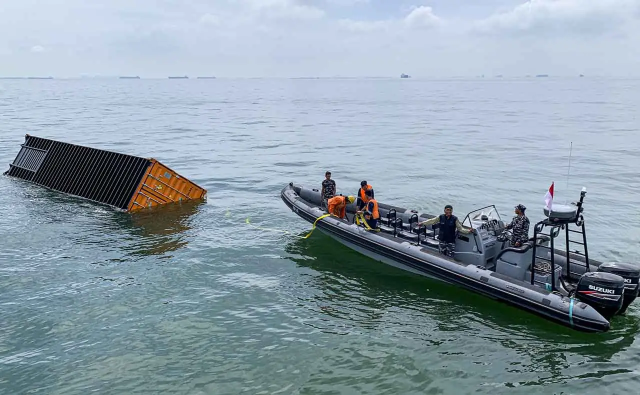 Penampakan Kapal Tongkang...