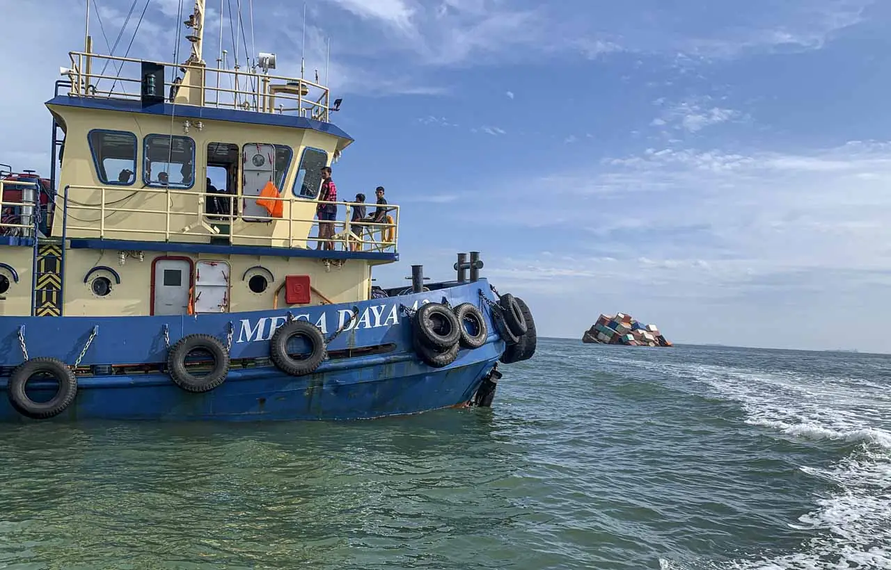 Penampakan Kapal Tongkang...