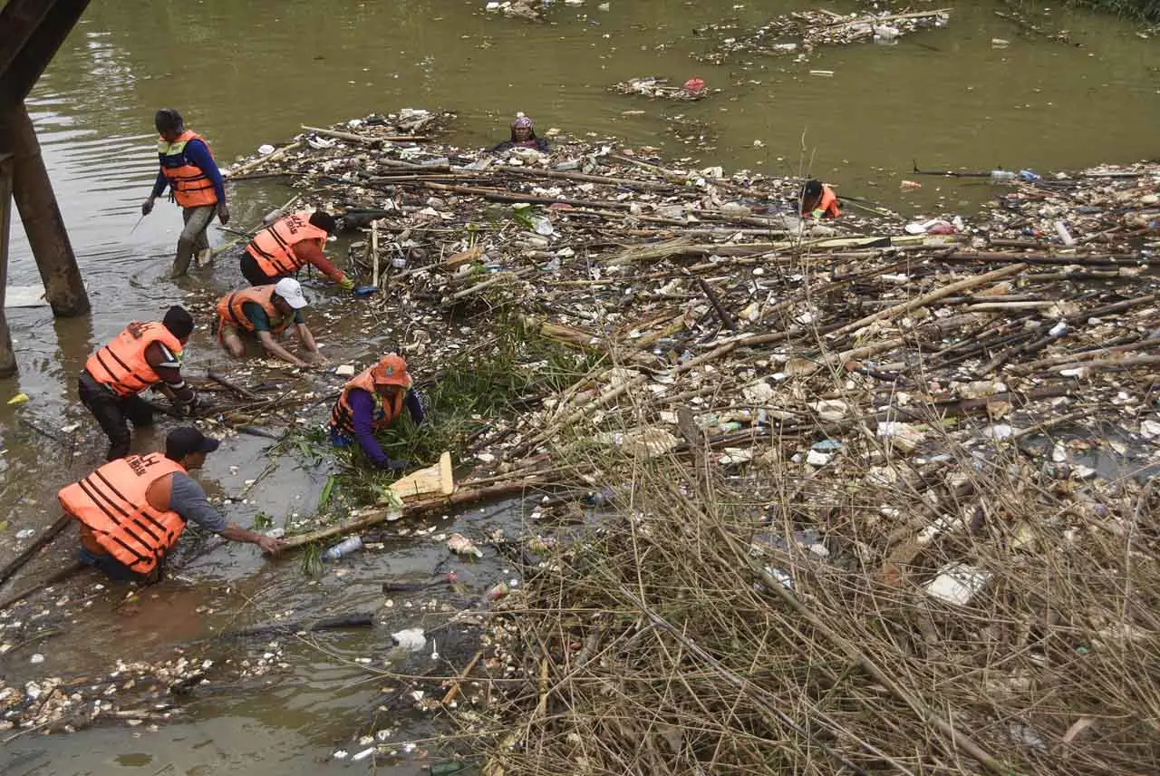 Pembersihan Sampah Bambu...