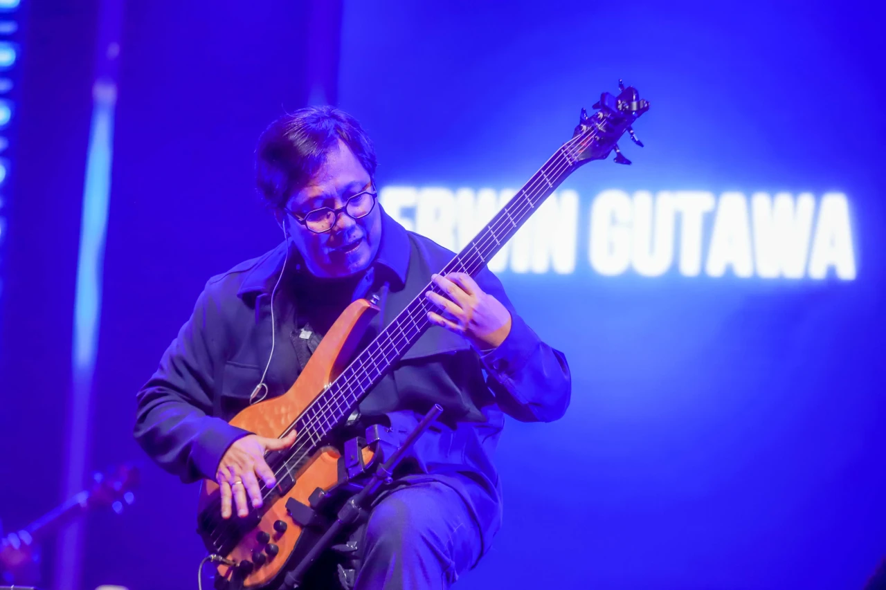 Aksi Komposer Lagu Erwin...