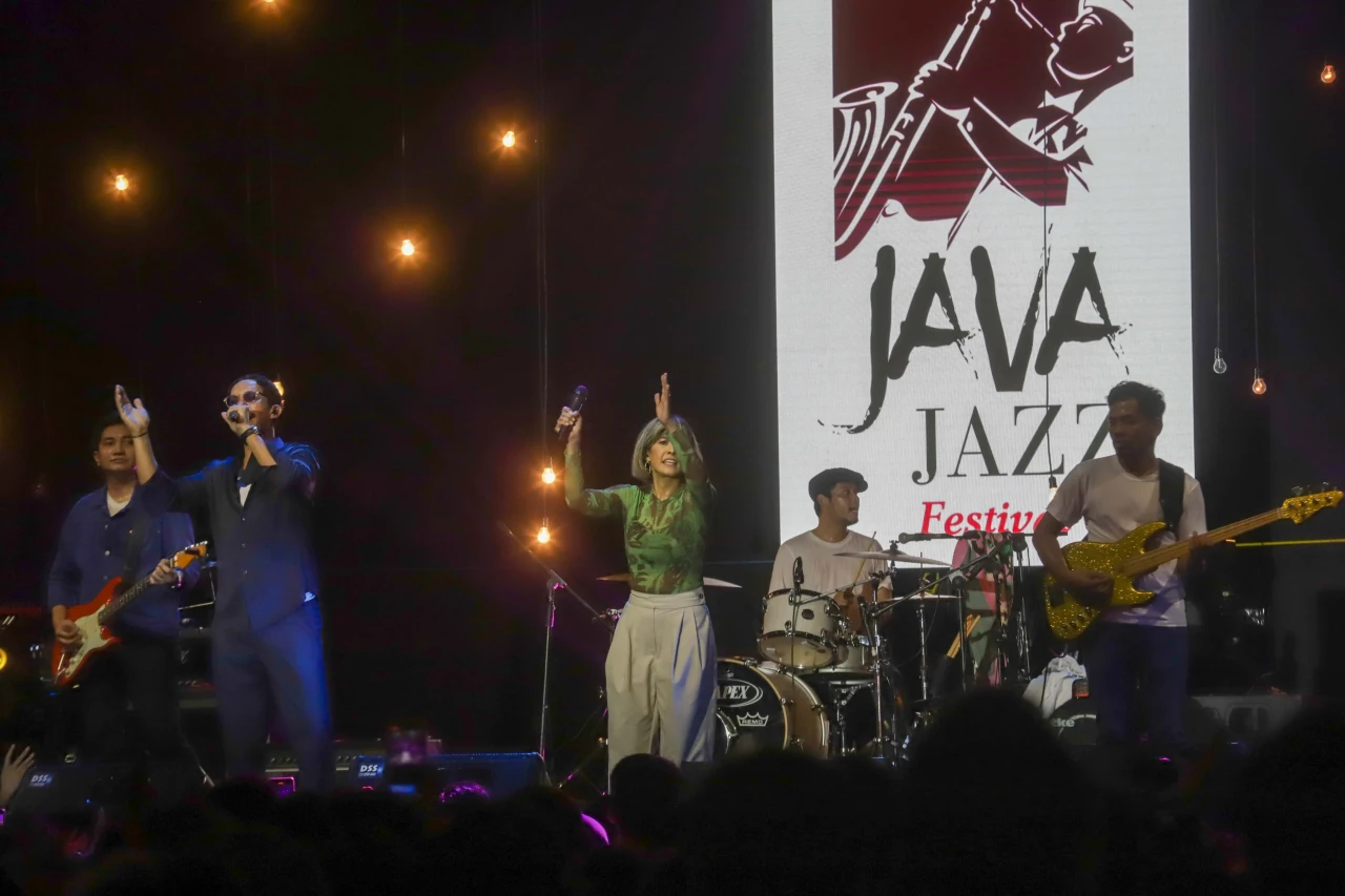 Maliq & The Essential...