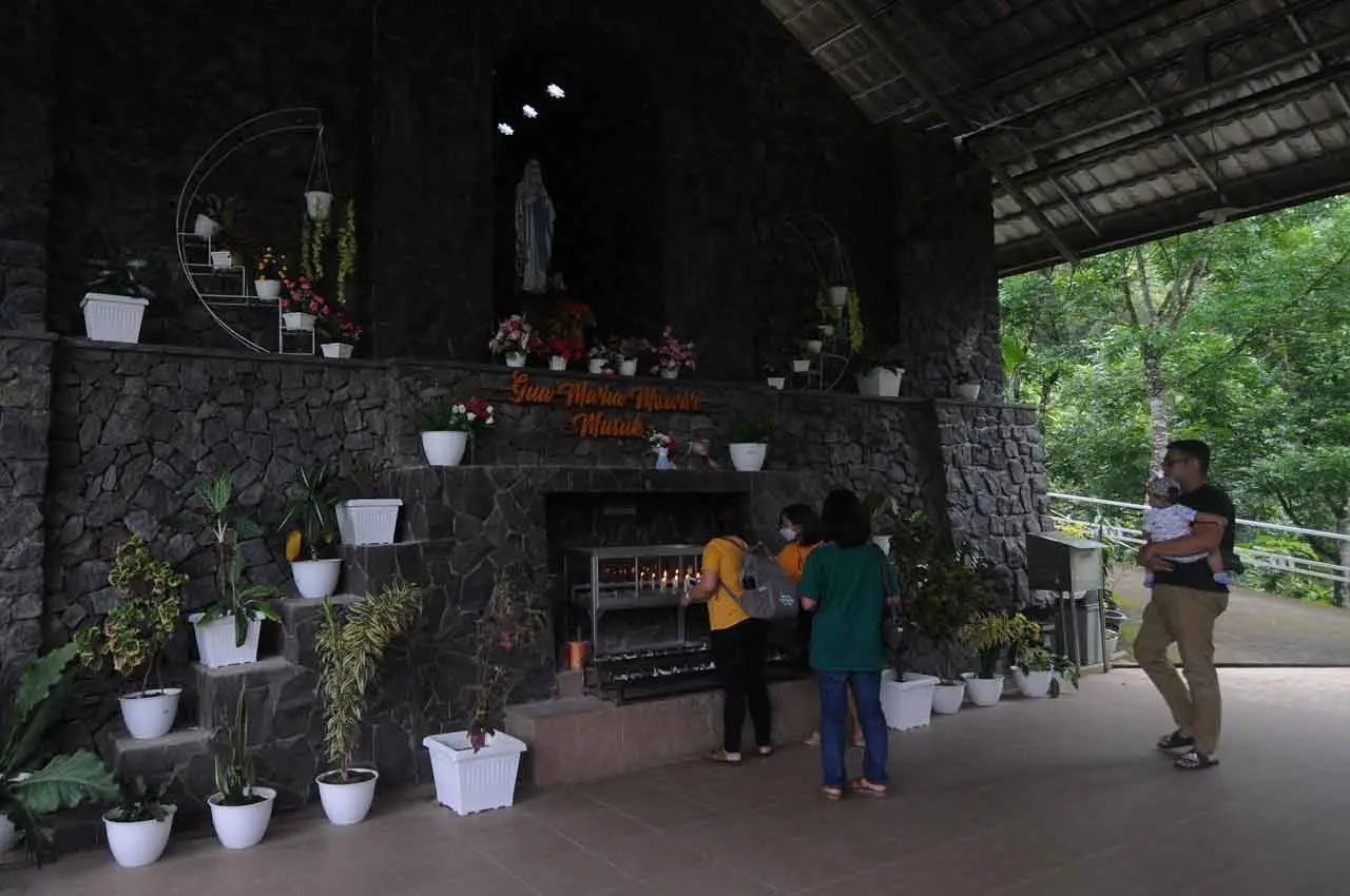 Wisata Rohani di Gua...
