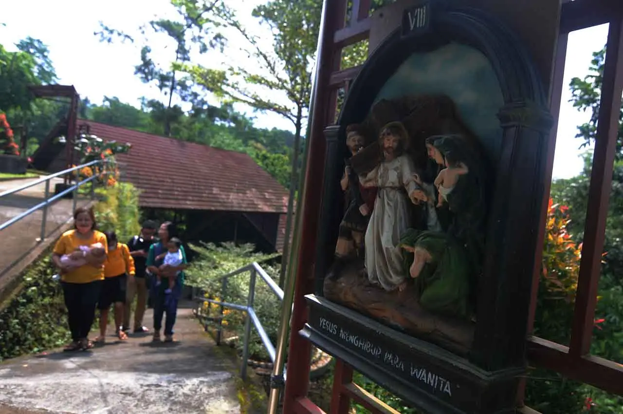 Wisata Rohani di Gua...